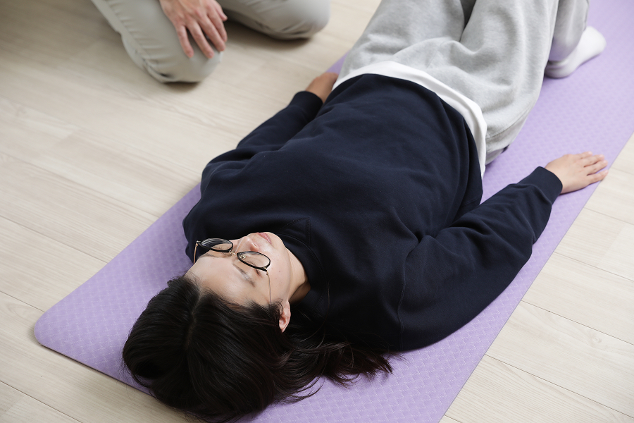 3.吐ききったら再度息を吸って、肛門にぎゅっと力を入れながら、4の動作を繰り返します。