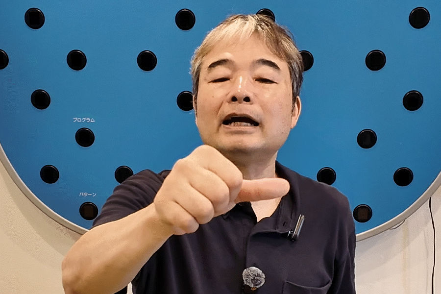 3-7.最後に、顎で円を描くように、ゆっくりと首を2周ほど回します。反対回しも同様に行いましょう。