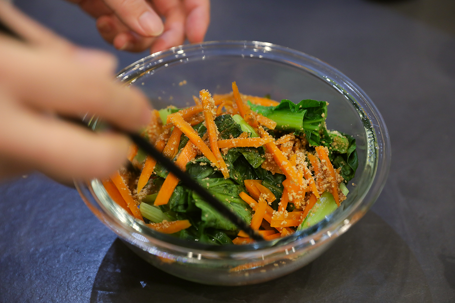 【木曜日】食欲そそる味付け!豚ばら大根丼定食