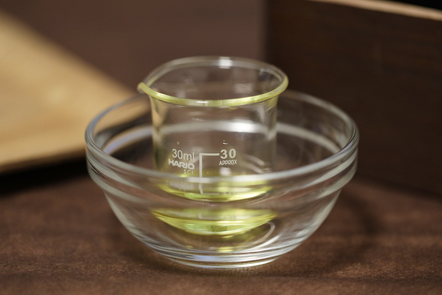 ② 名脇役！精油を肌に届ける「キャリアオイル（植物油）」