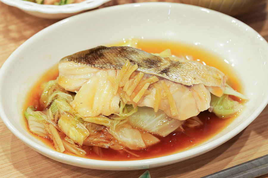 主菜｜タラと白菜の香味蒸し
