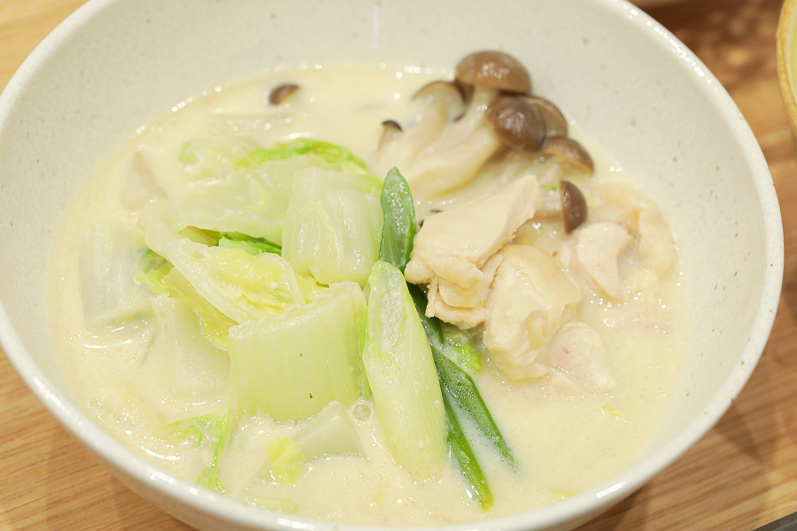 主菜｜白菜の味噌豆乳鍋