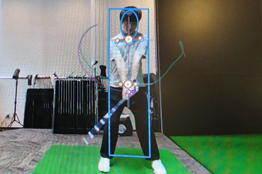 初めてしっかりと解析してもらうと、自分では力強く振っているつもりでも、フィニッシュで体がよろけているのが分かります。