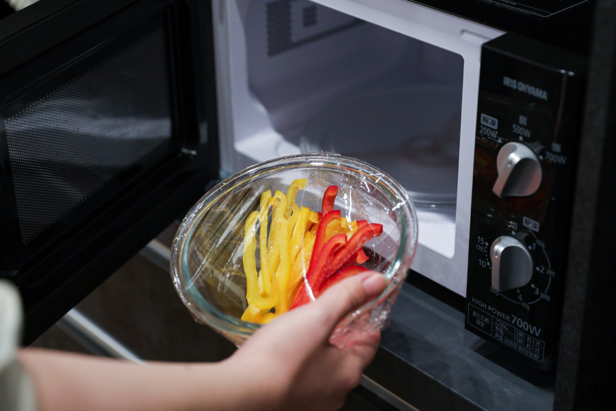 1.パプリカを細切りにし、電子レンジ600Wで1分30秒加熱。