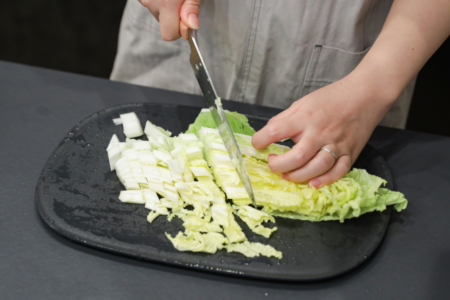 1.白菜は2cm幅に切る。