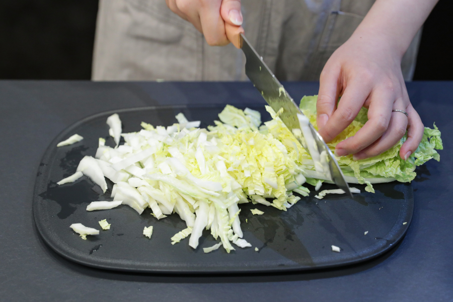 1.白菜は細切りにする。