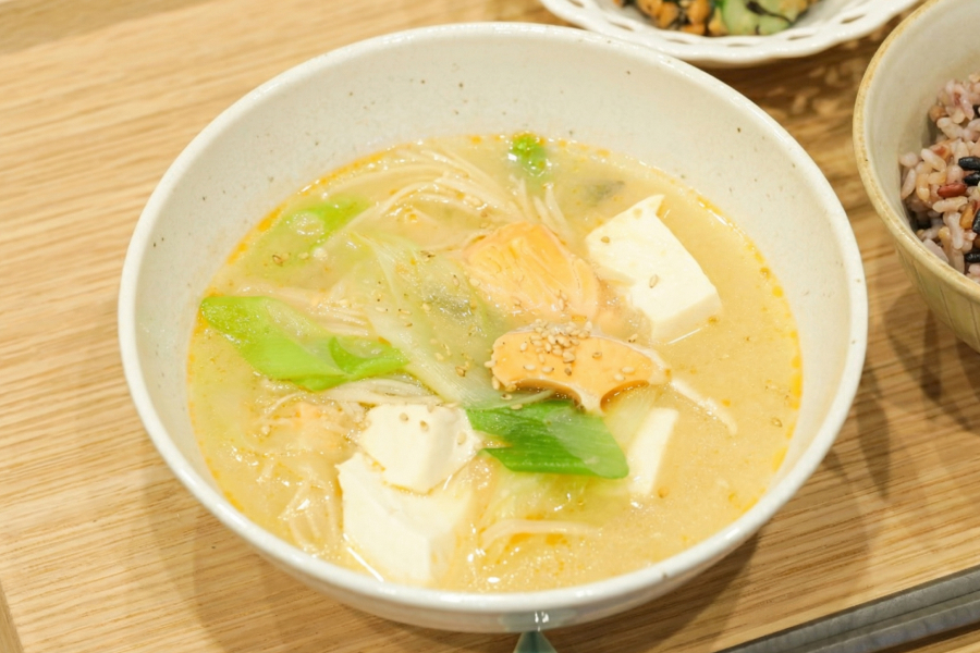 主菜｜鮭みそ鍋