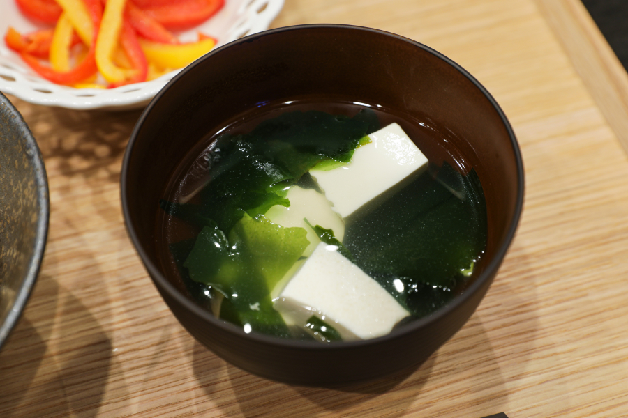 汁物｜豆腐とわかめのすまし汁