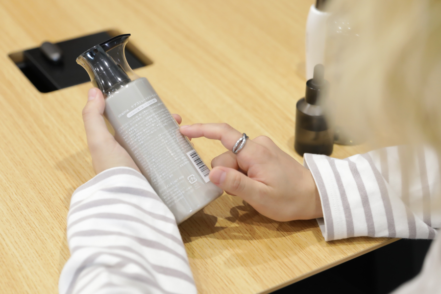 髪の表面をコーティングしてくれる成分“シリコン”