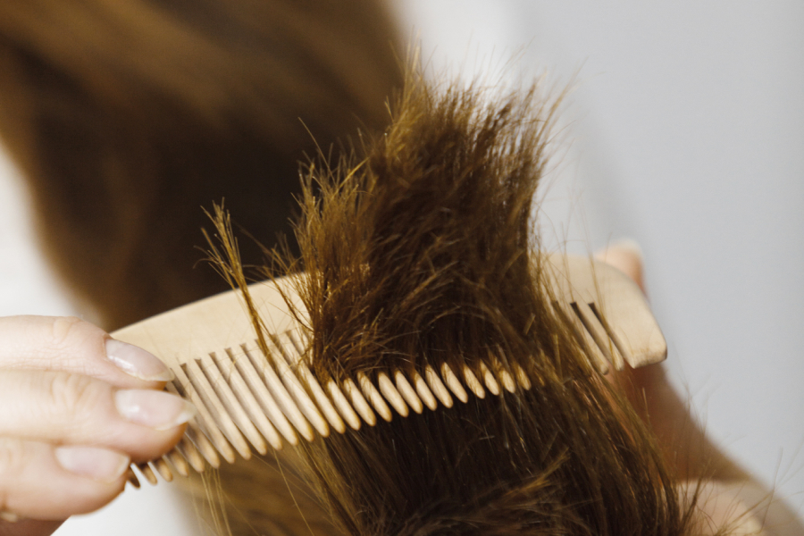 過乾燥で毛先ダメージ大