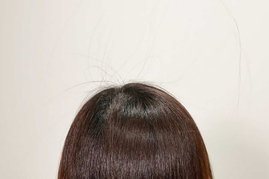 静電気が起こった髪