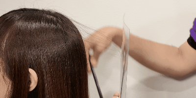 静電気除去コームで静電気を鎮める