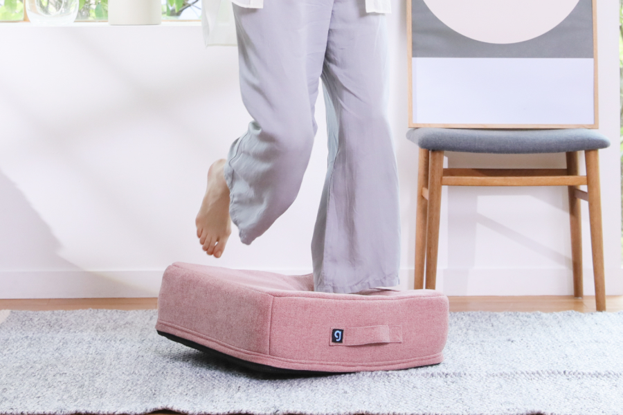 飛ぶのがしんどい時は、上で足踏みをするだけでもOK。