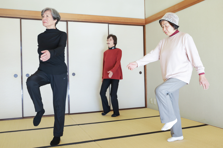 体操教室の参加者に元気生活サポートスパッツを体験