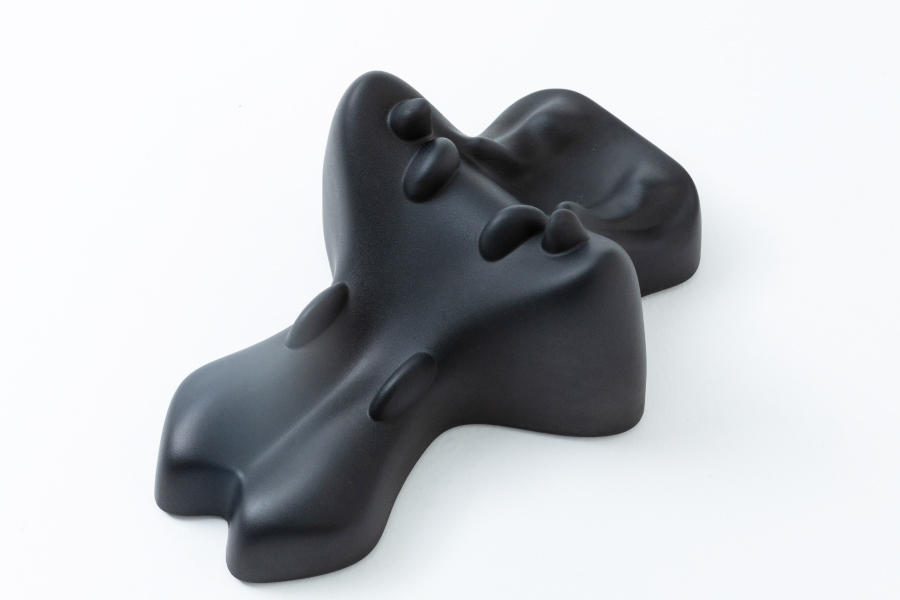 寝転がるだけで深層筋にアプローチ「整体ネックポール2」