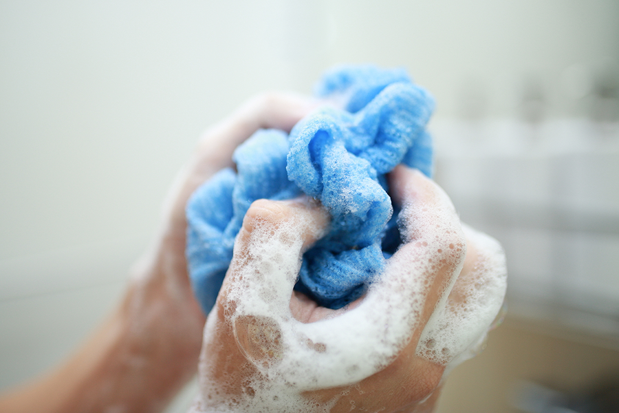 「石鹸でゴシゴシ」が肌バリアを壊す