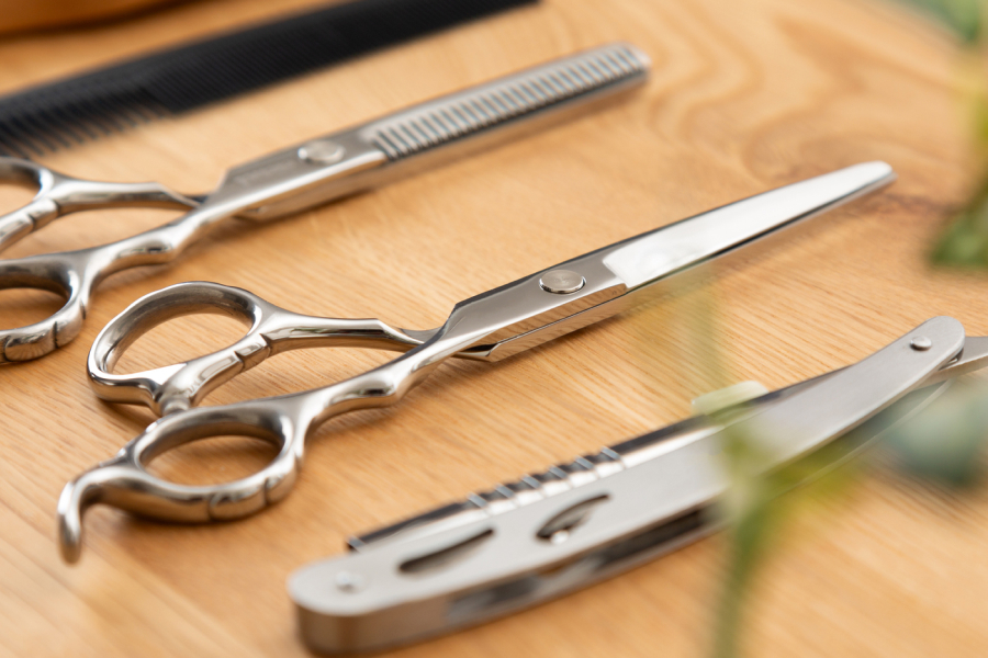 ハサミでのカット