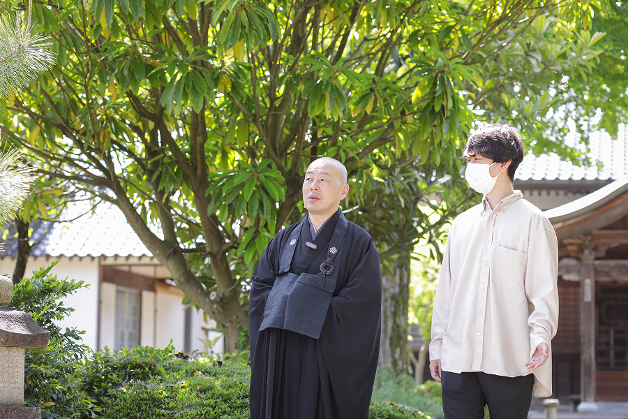 いつもの歩行を「歩き禅」に変えてみる