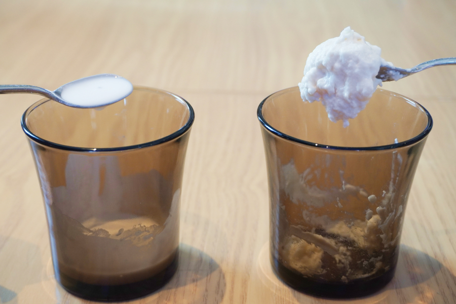鈴木さん：混ぜると、米粉はサラサラ、小麦粉はドロっと固まります。