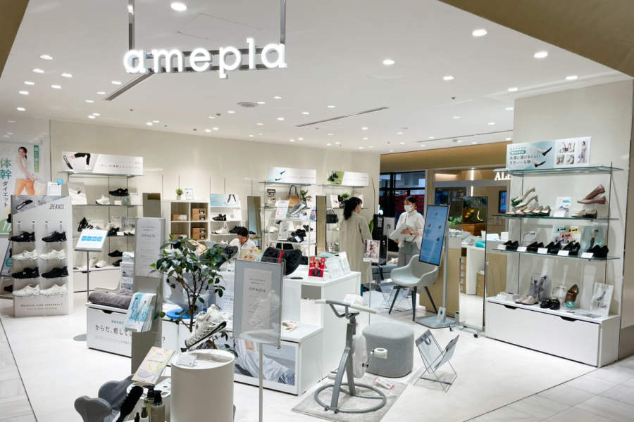 アメプラショップ有楽町店｜広い売り場で寝転んで試せる