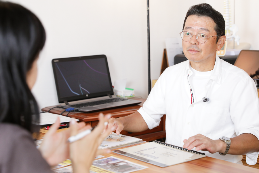 正しい寝姿勢は「立ったまま仰向きになった姿勢」