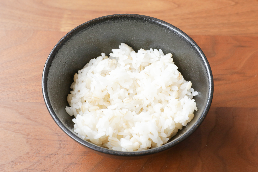 1.もち麦ご飯|米1合に50g足して炊くだけ