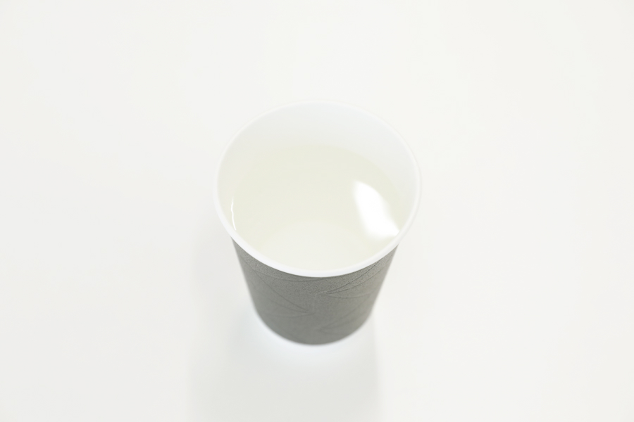 水または白湯を用意