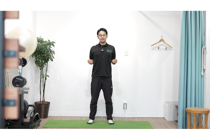 レベル3.スクワットにローイング動作(肩甲骨を動かす)