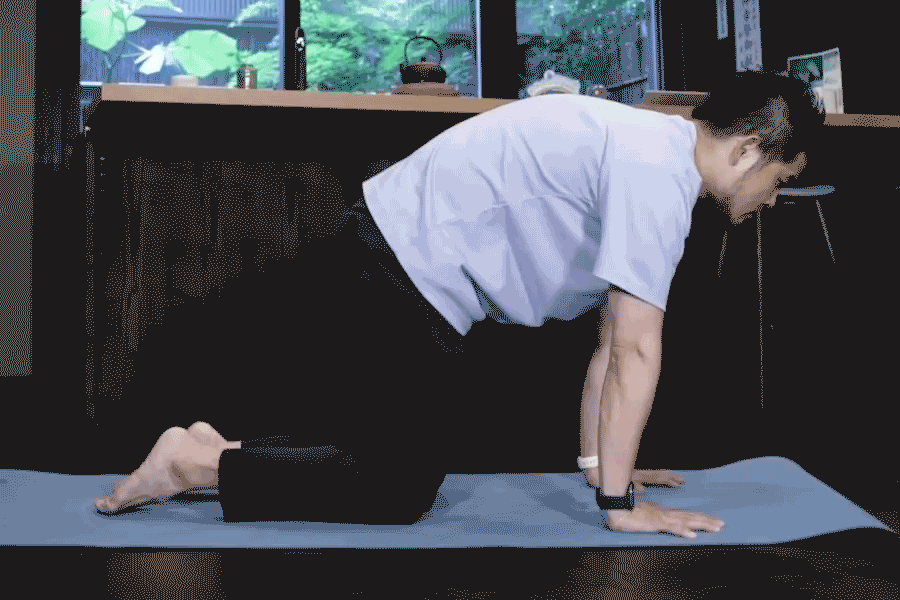 四つん這い呼吸トレーニング