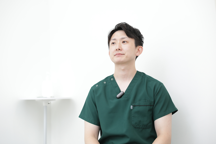 夜になると足が燃えるように熱くなってしまう。この症状は一般的に「バーニングフィート（灼熱脚症候群）」と呼ばれています。